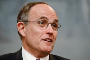 2000年，鲁道夫·朱利安尼(Rudolph Giuliani)透露，他被诊断患有前列腺癌。查看更多男性健康图片。新利国际网站品牌官网＂width=