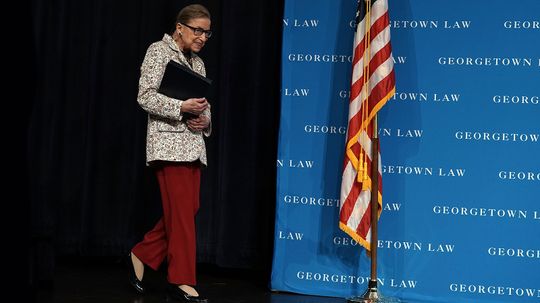 最高法院的案例Ruth Bader Ginsburg 10必不可少的”border=