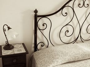 Looking for something more unique than wrought iron? Try turning an old wooden fence into an interesting headboard.