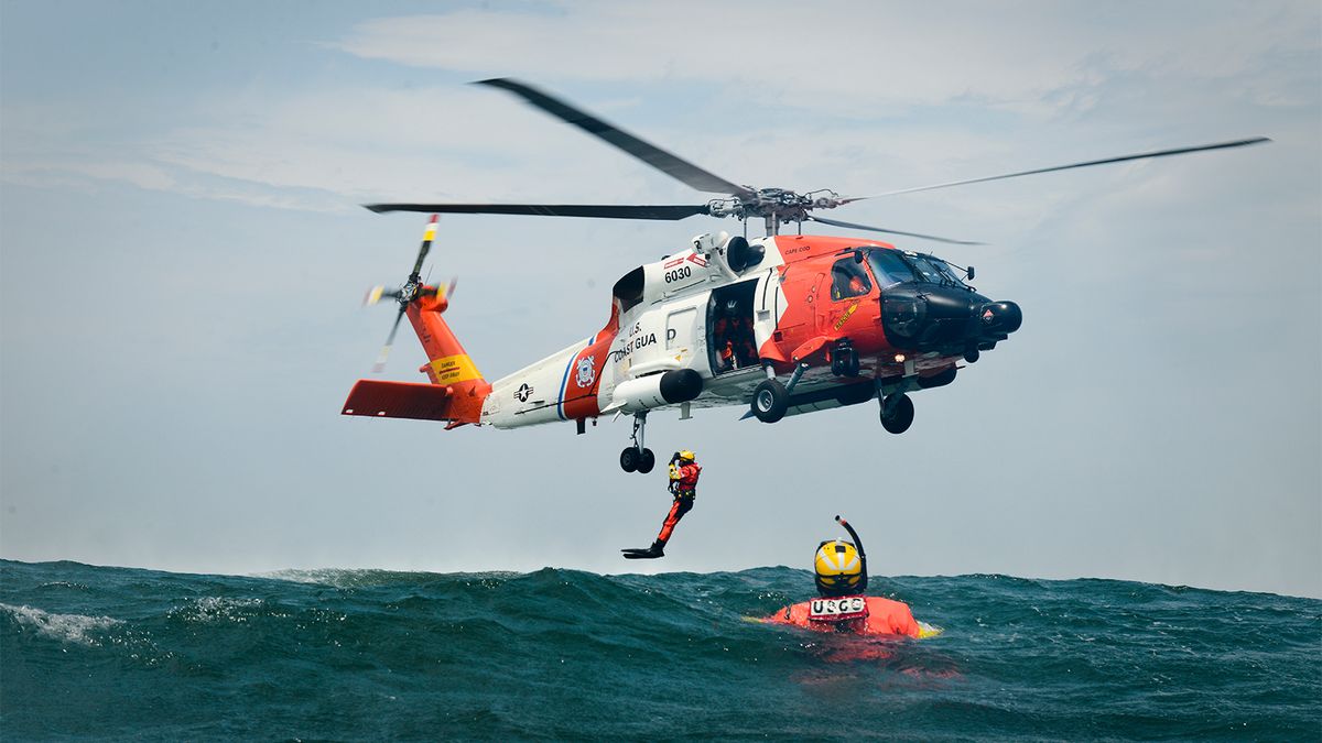 coast guard rescue swimmer qualifications