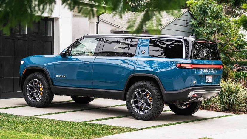 Rivian r1”border=