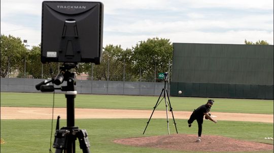 机器人裁判将在未来的MLB比赛中呼叫投球”border=