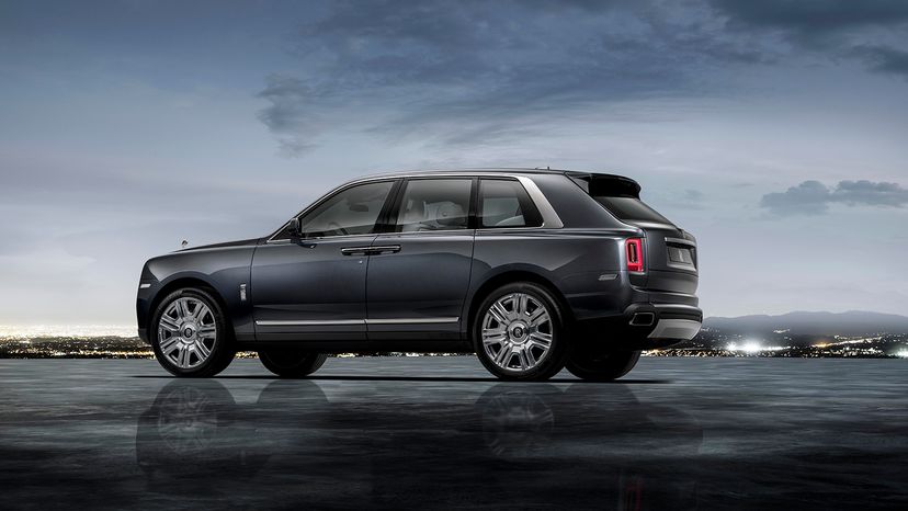 New Rolls-Royce SUV can drive in 21 of water, has built-in