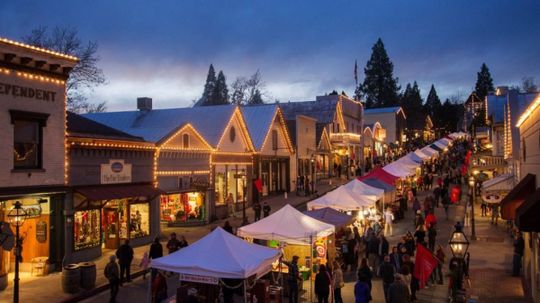 America's 10 Best Towns to Visit During the Holidays