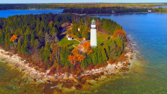 A Last Summer Hurrah in a Lake Cottage in Door County, Wisconsin