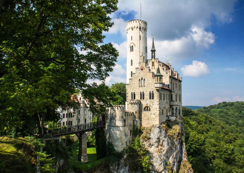 15 Defining Parts of a Castle - History Lists