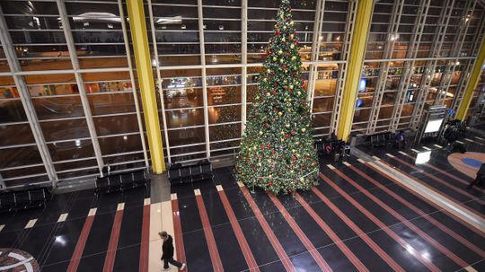 8 Tips for Surviving the Airports at Christmas