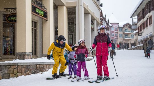 4 Very Canadian Tips for Your Family Ski Trip