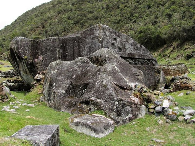 Vitcos-Yurak Rumi Peru