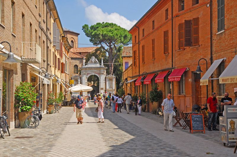 claudio zaccherini / Shutterstock.com