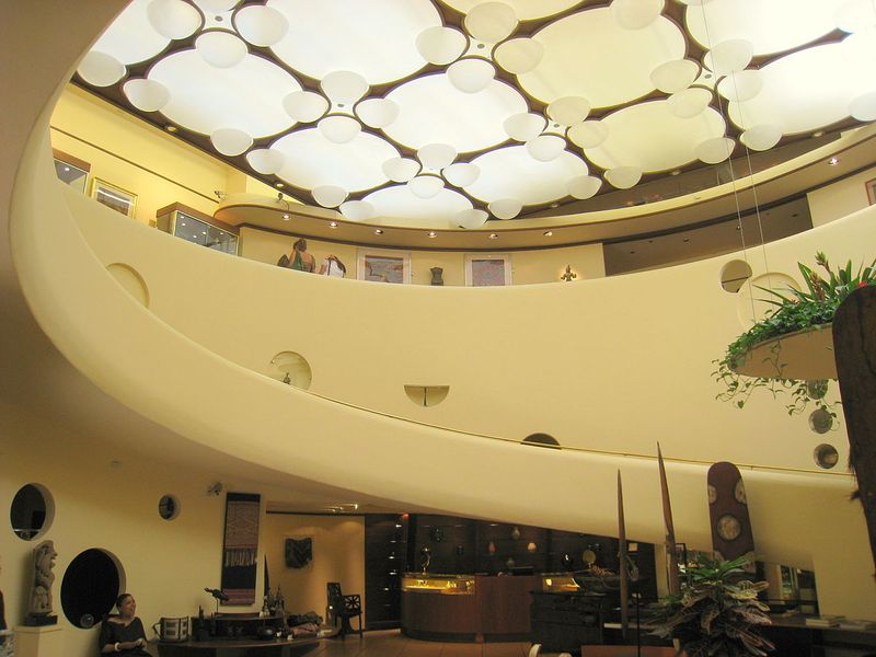 "Frank Lloyd Wright - V.C. Morris Gift Shop, SF - 3" by Daderot - Own work. Licensed under Public Domain via Wikimedia Commons.