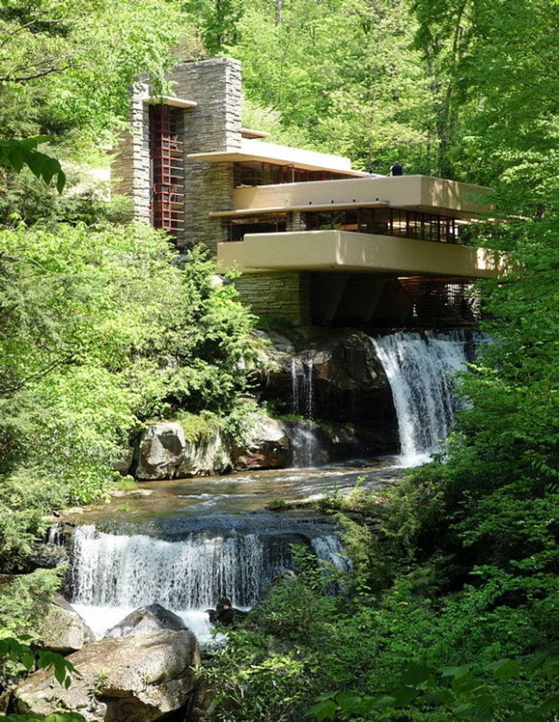 "Fallingwater - DSC05639" by Daderot - Own work. Licensed under CC0 via Wikimedia Commons.