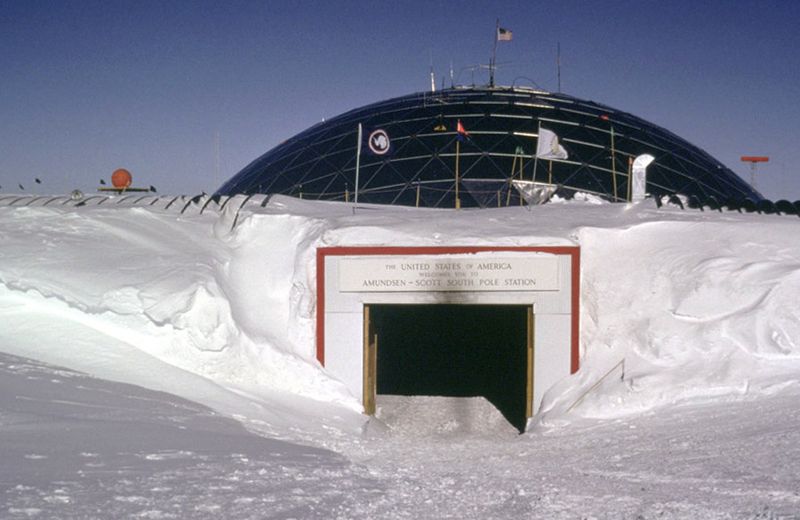 "Amundsen-Scott South Pole Station" by http://en.wikipedia.org/wiki/Image:Amundsen-Scott_South_Pole_Station.jpg. Licensed under Public Domain via Commons.
