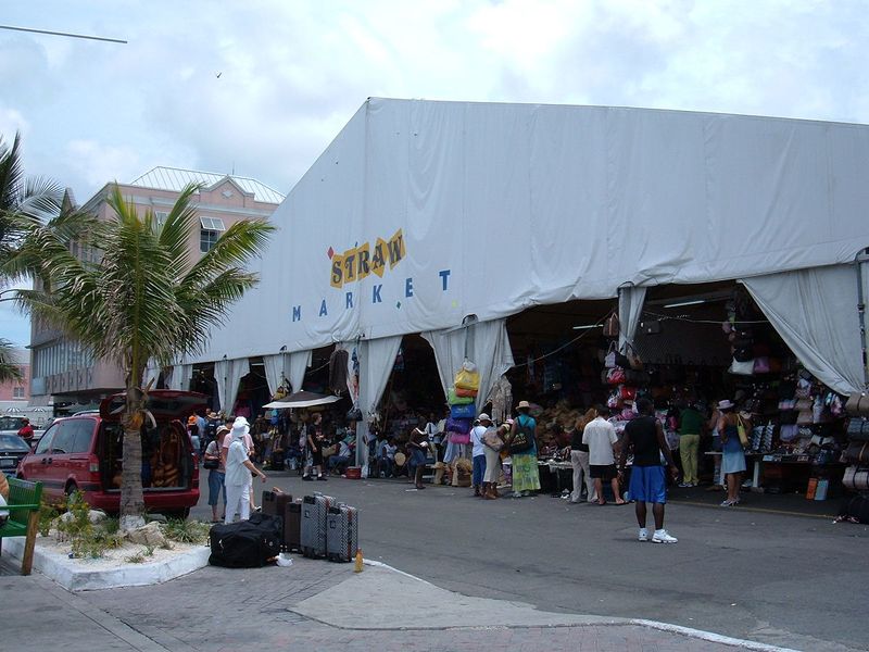 "Nassau straw market 1" by BrokenSphere - Own work. Licensed under CC BY-SA 3.0 via Wikimedia Commons.