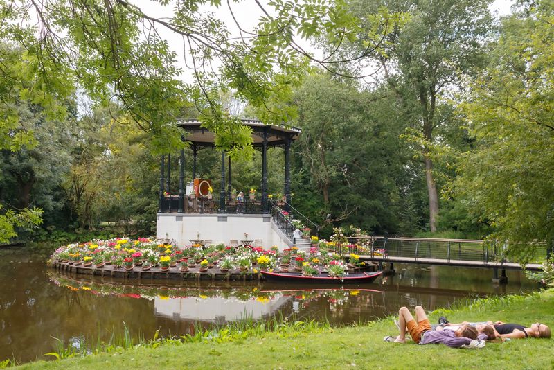 kavalenkau / Shutterstock.com