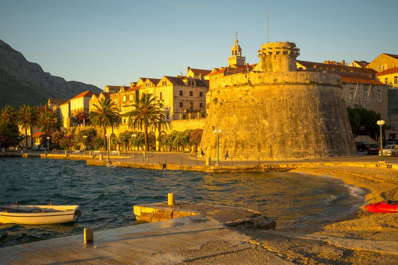 RnDmS / Shutterstock.com