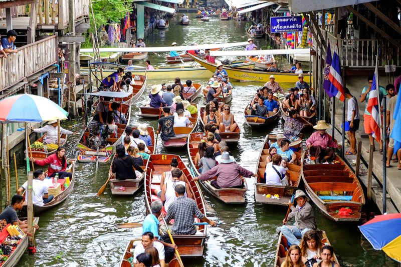 Damnoen Saduak Floating Market