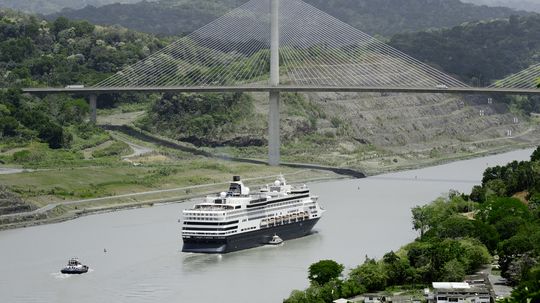 9 Awesome Reasons to Book a Cruise Through the Panama Canal