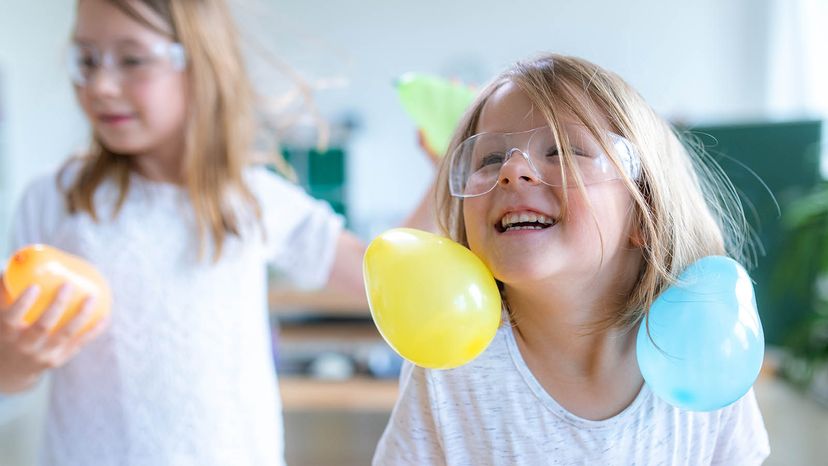 examples of static electricity in everyday life