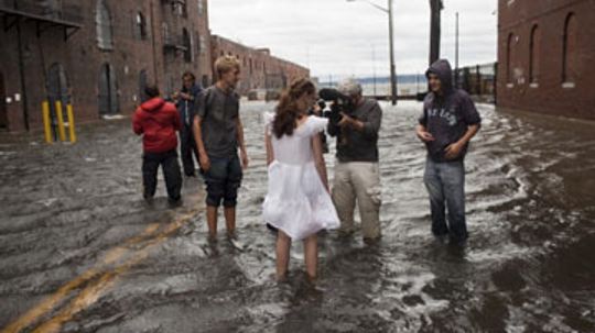 恶劣天气炒作让人们under-react吗?”width=