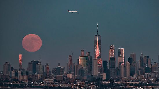 6月的满月是草莓的月亮”class=