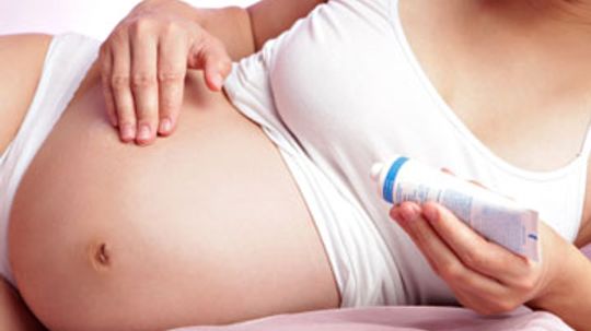 How to Minimize Stretch Marks After Pregnancy