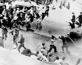 Strikers battle police with clubs and pipes during the 1934 Minneapolis General Drivers and Helpers Union strike.