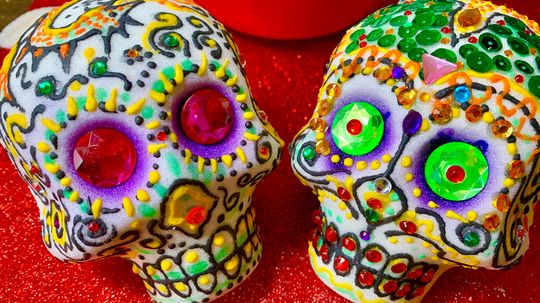 How to Make Sugar Skulls for Day of the Dead