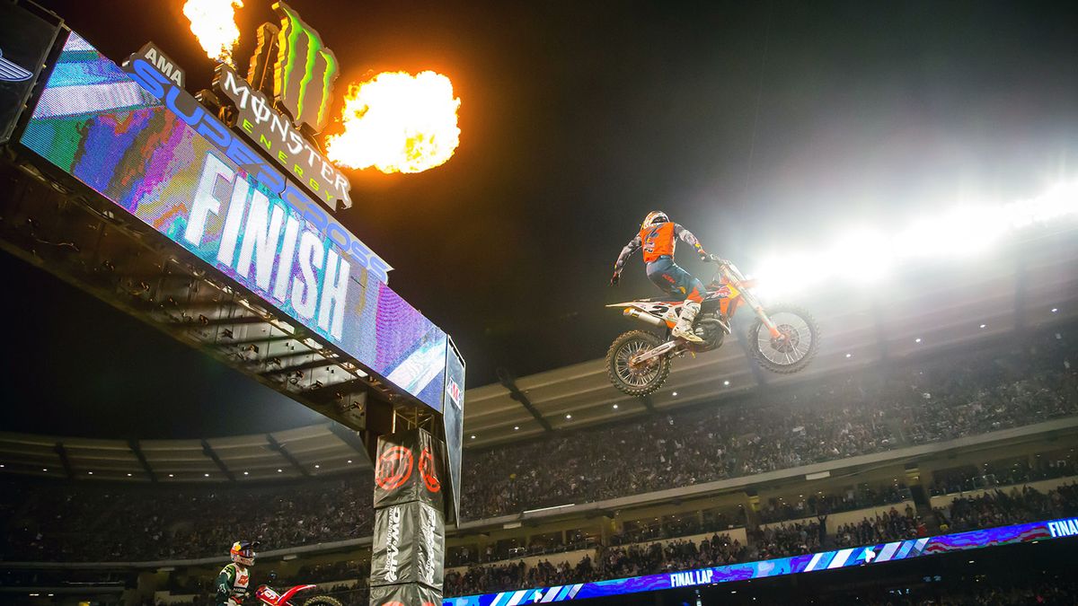 Behind the Scenes at Supercross HowStuffWorks