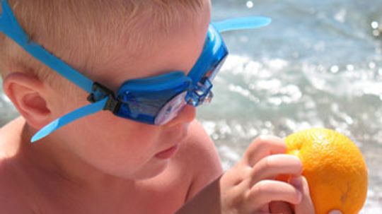 Do you really have to wait an hour after eating before swimming?