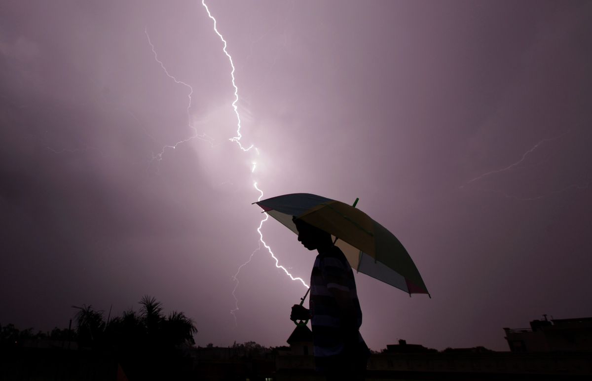 Are you safe from lightning if it's not thundering? | HowStuffWorks