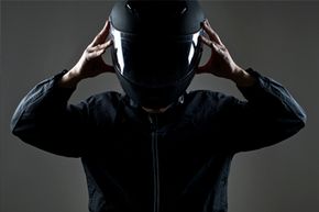 What’s the safest type of motorcycle helmet? | HowStuffWorks