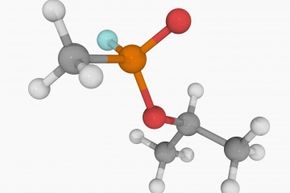 这沙林的分子模型显示灰色的碳原子,氢在白色、氟用蓝色,氧磷红色18新利最新登入和橙色。”border=