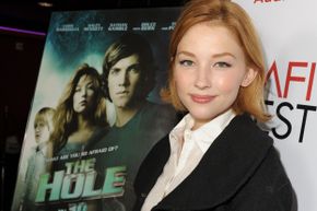 Haley Bennett在Joe Dante 2009年的电影《The Hole》中扮演Julie。另一个狗狗演员毫发无损的电影体验。＂border=