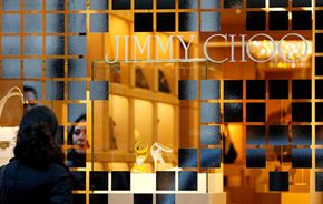 最高档的鞋店需要的不仅仅是气味清新。很多Jimmy Choo商店都和香水营销公司签约，让顾客放心。看更多人类感官的图片。＂width=