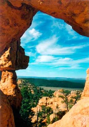 ©Byways.org像这样的石头拱门在布莱斯峡谷（Bryce Canyon）“border=