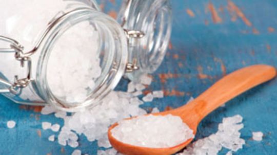 Is sea salt low in sodium?