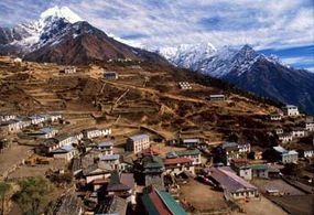 Solu-Khumbu地区的鸟瞰图的珠穆朗玛峰。”border=