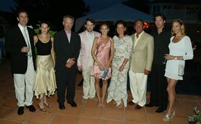 At the Shoah "Evening in the Hamptons" fundraiser, left to right: Jerry and Jessica Seinfeld, Steven Spielberg, Matthew Broderick, Sarah Jessica Parker, hosts Paola and Mickey Schulhof, Harry Connick, Jr. and Jill Connick”border=