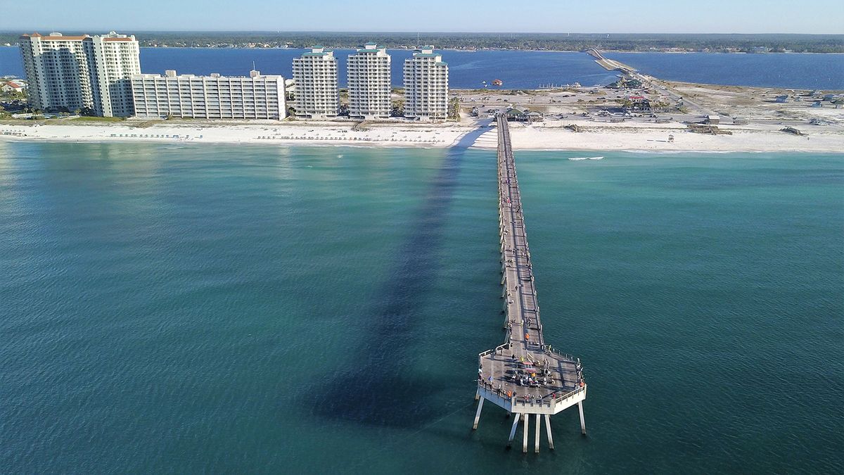 The Longest Pier in Florida: More Than 40 School Buses Bumper to Bumper ...