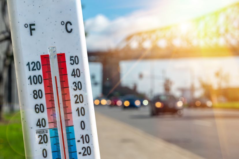 A thermometer reads 102 degrees Fahrenheit (39 degrees Celsius) in front of a Montreal street