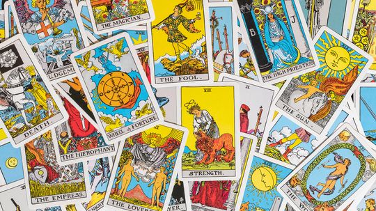 Oracle Cards vs. Tarot Cards: What's the Difference?