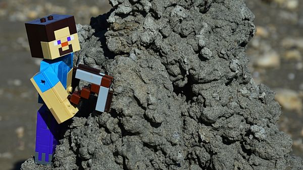 5 Best Pickaxe Enchantments Minecraft Has to Offer