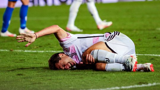 10 Worst Soccer Injuries on Record (Not for the Queasy)