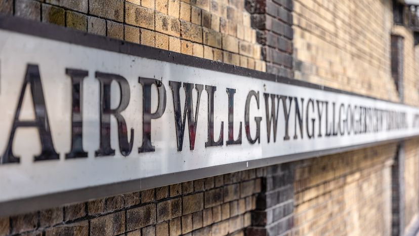 Llanfairpwllgwyngyllgogerychwyrndrobwllllantysiliogogogoch, Wales