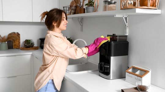 How to Clean a Coffee Maker for a Better-tasting Cuppa Joe