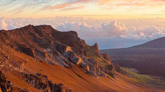 20 Hawaii Landmarks: Epic Views and Historical Significance