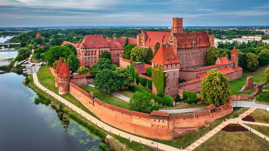 9 Castles in Europe Worthy of Their Icon Status