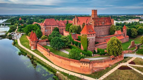 9 Castles in Europe Worthy of Their Icon Status