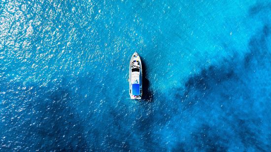 15 Types of Boats Making Wakes and Sailing the High Seas